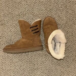 Size 7 Women’s Tan Ugg Boots